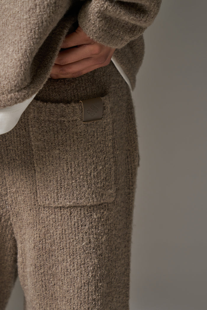BOUCLE KNIT PANTS - BROWN