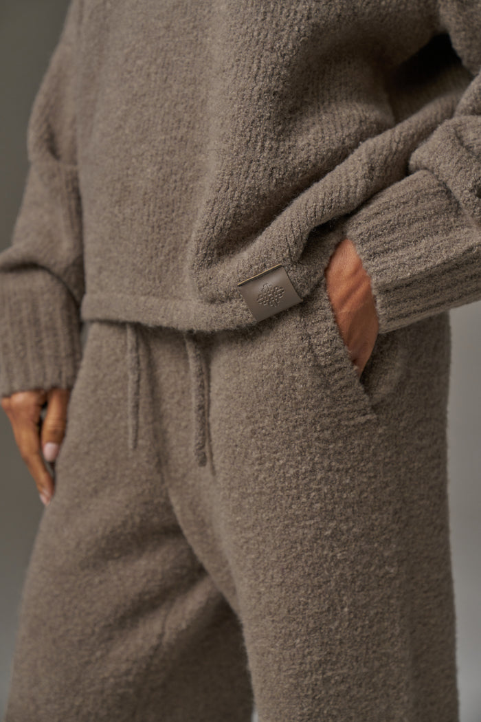 BOUCLE KNIT RAGLAN CREW - BROWN