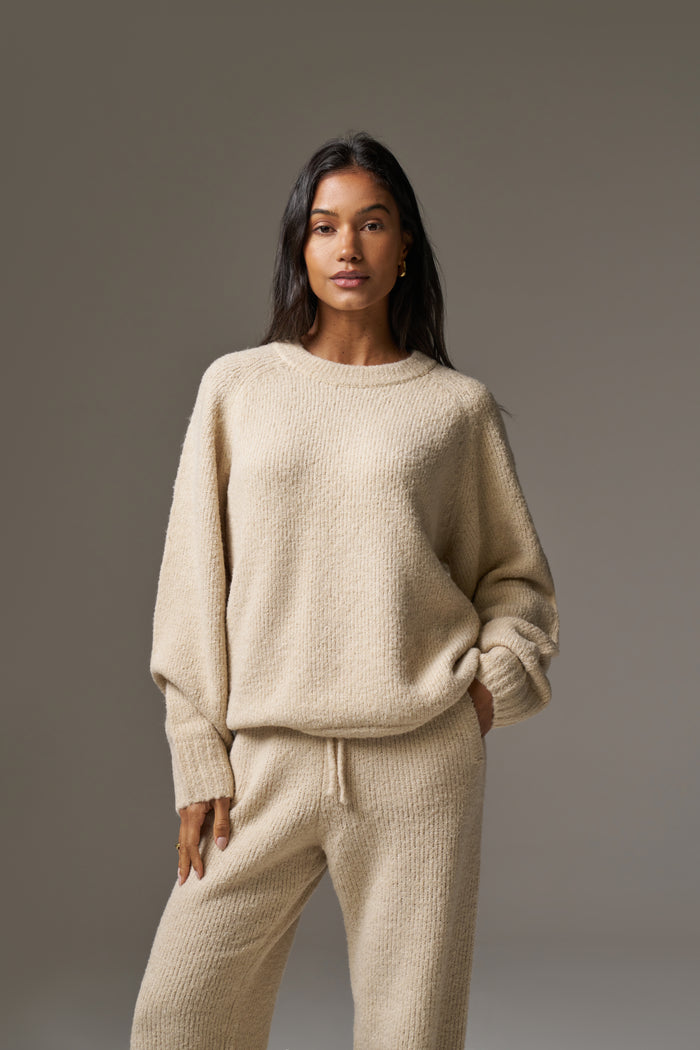 BOUCLE KNIT RAGLAN CREW - STONE