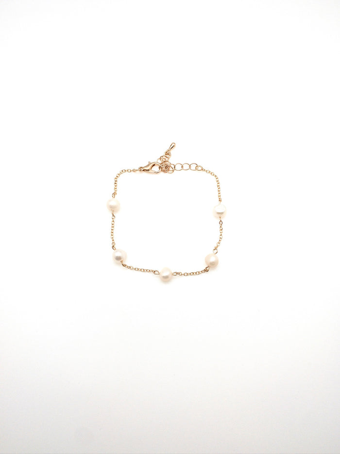 Scattered pearls on gold chain bracelet adjustable