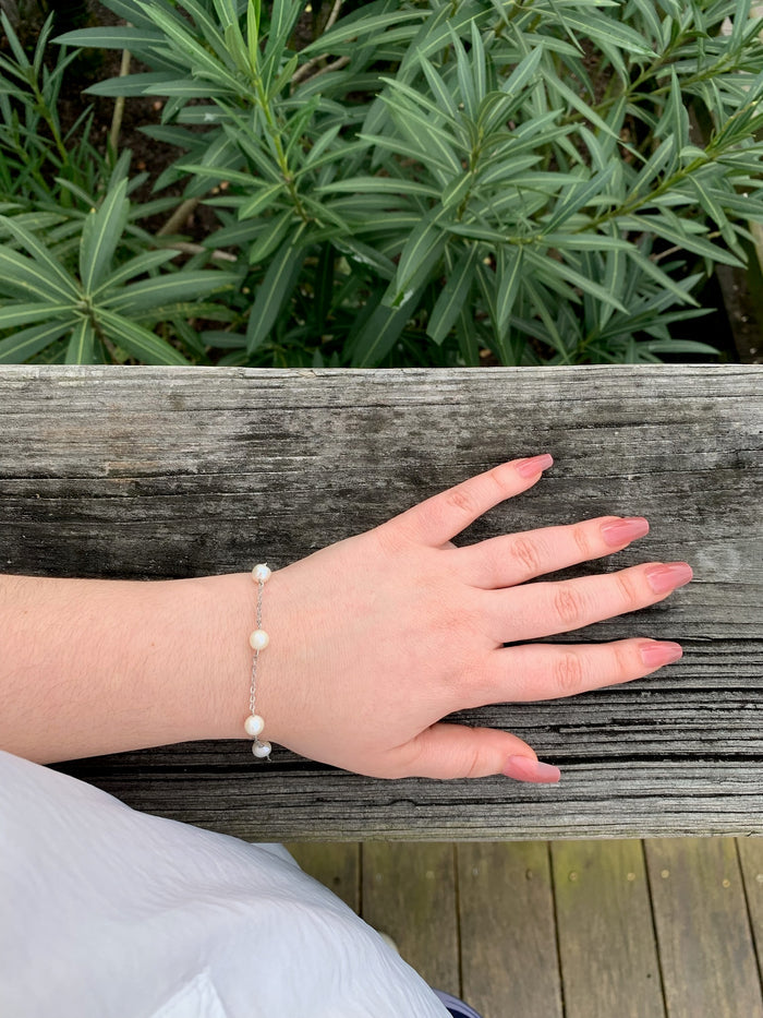 carri bracelet in silver on model