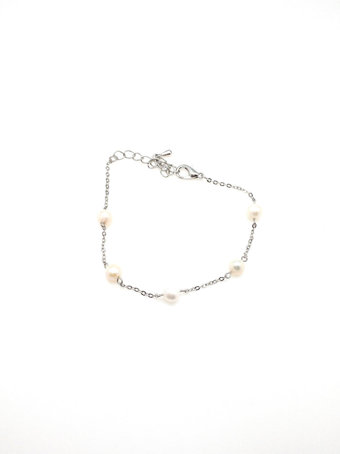 Scattered pearl bracelet. adjustable Chain.