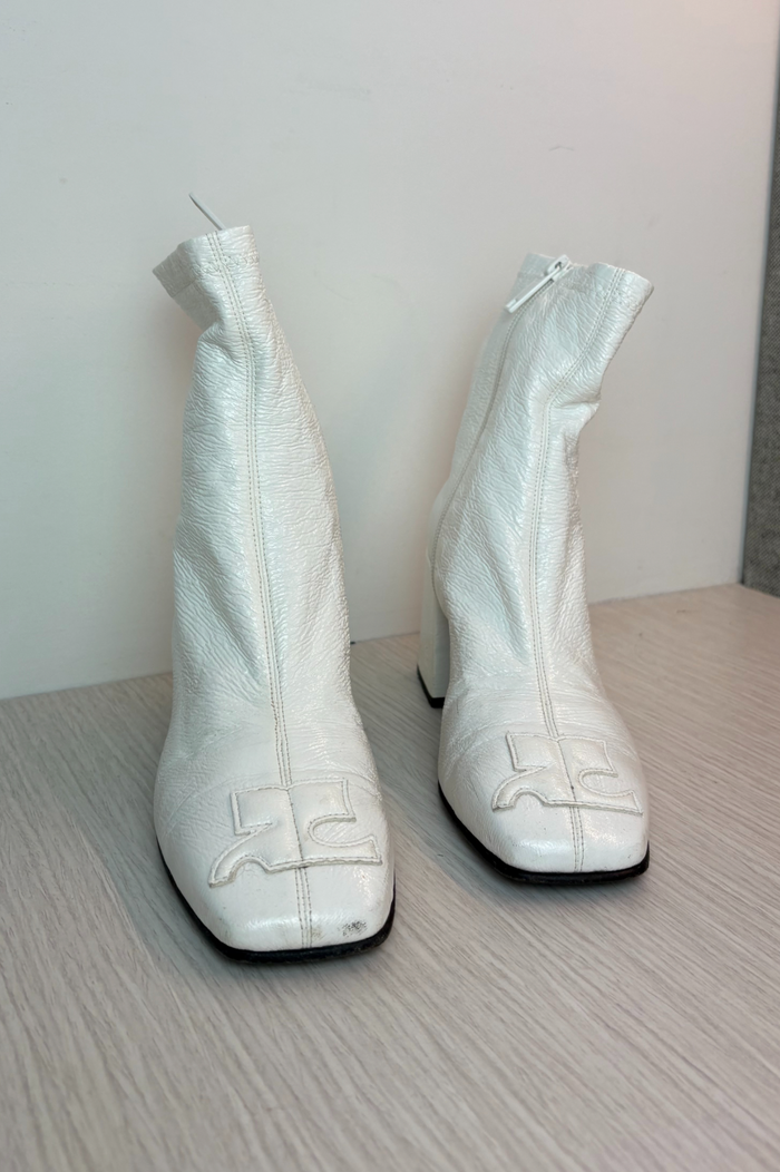 Courrèges White Leather Ankle Boots
