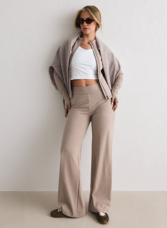 aim'n Dark Clay Sense Tall Pants -housut rennolla leveälahkeisella istuvuudella lifestyle-tyyliin. [M-170cm]