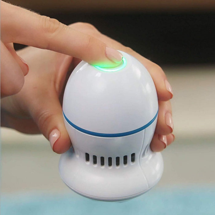 Dead skin remover for feet with compact design and dust-catching vacuum feature