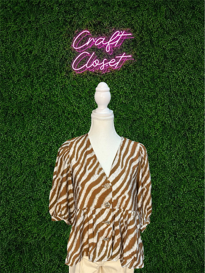 ENTRO Printed 3/4 Sleeve Top In Camel