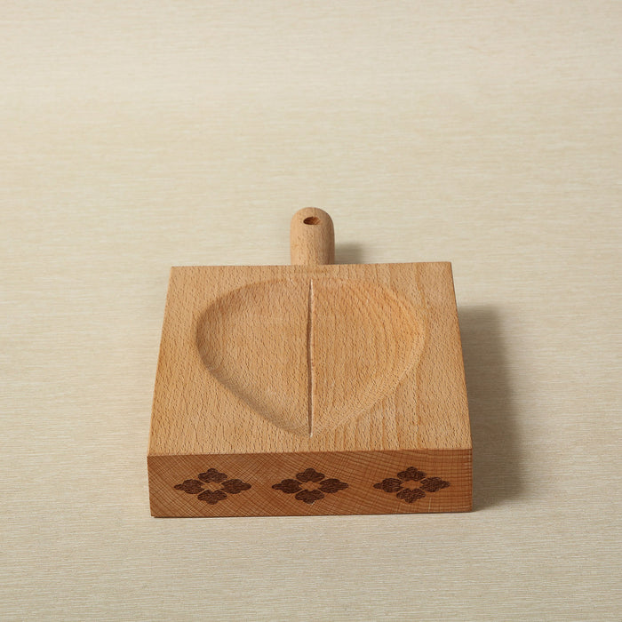 Hana small cutting and carving board