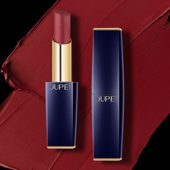 Smooth moisturizing lipstick for women, ideal for simple fashion makeup and lip care