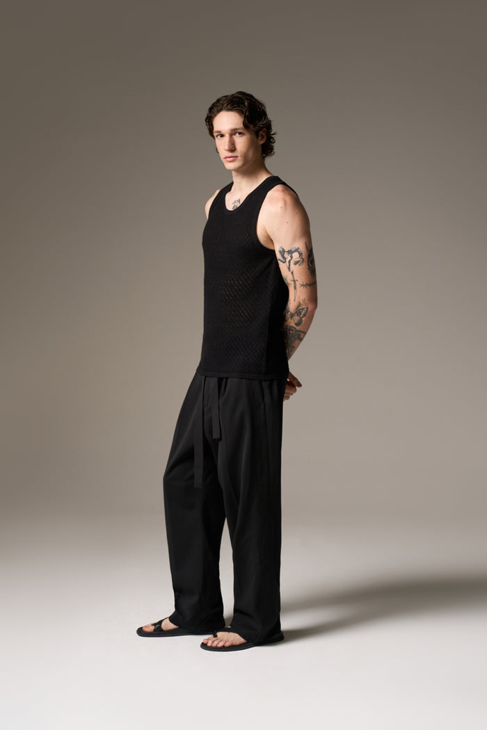 KNITTED VEST - BLACK