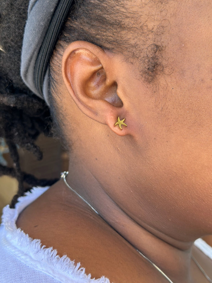 Gold star earrings