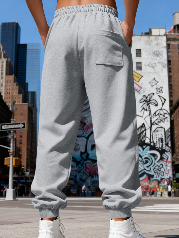 Men's striped casual joggers with a drawstring waist and pockets, ideal for styling alongside T-shirts, hoodies and sneakers.