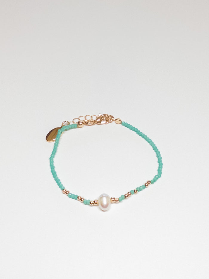 Aqua beaded bracelet with a pearl in the center