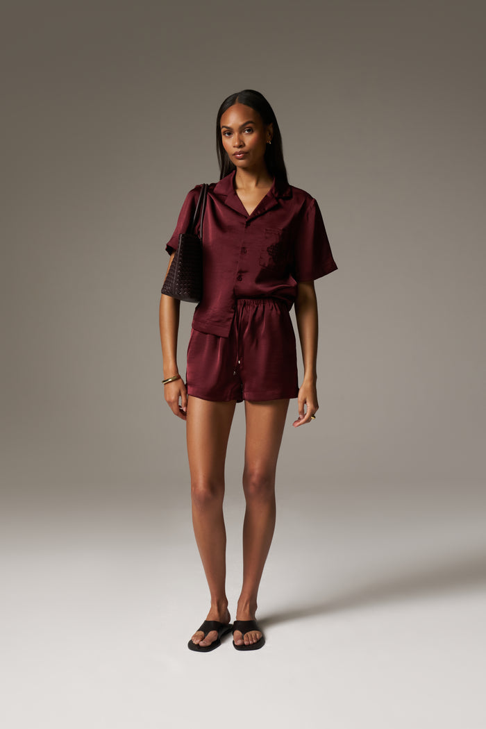 SATIN EMBLEM SHORTS - BURGUNDY