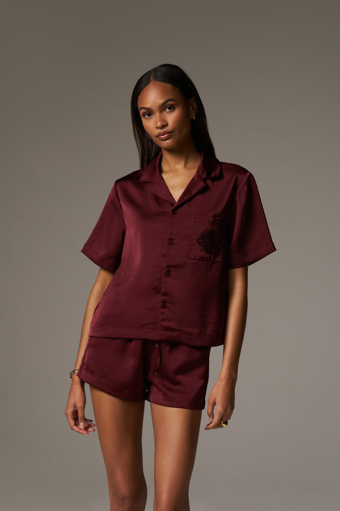 SATIN SHORT SLEEVE EMBLEM SHIRT - BURGUNDY
