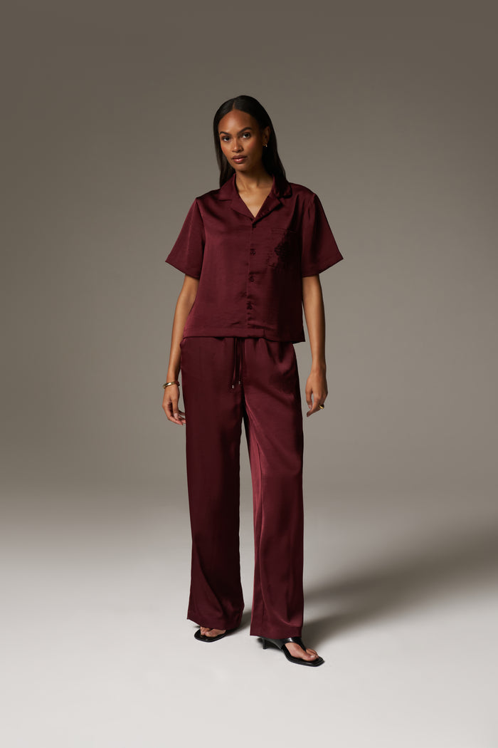 SATIN SHORT SLEEVE EMBLEM SHIRT - BURGUNDY