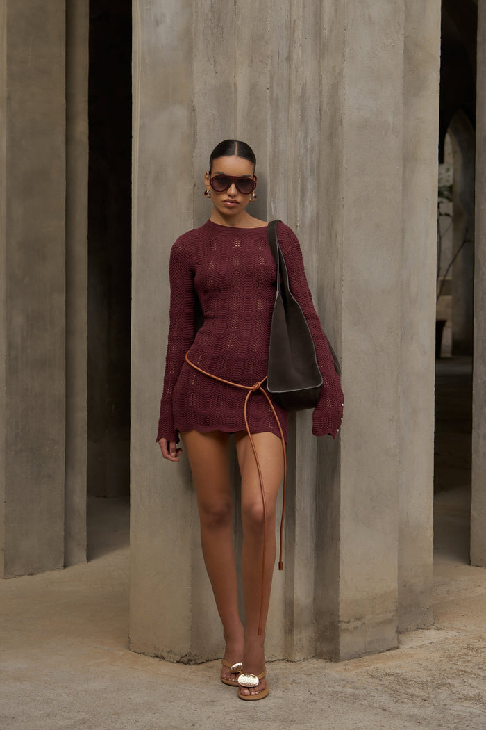 SCALLOP EDGE KNITTED MINI DRESS - BURGUNDY