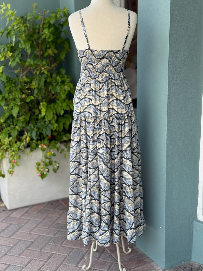 adjustable straps on dress with pockets