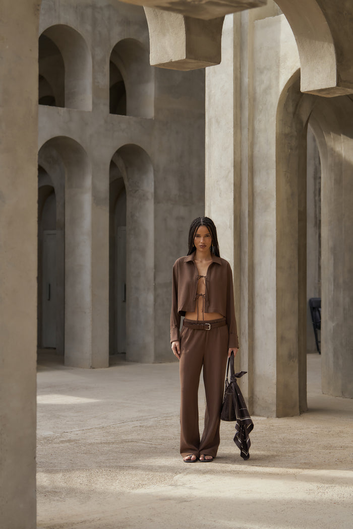 TEXTURED LINEN BUTTON DETAIL TROUSER - BROWN