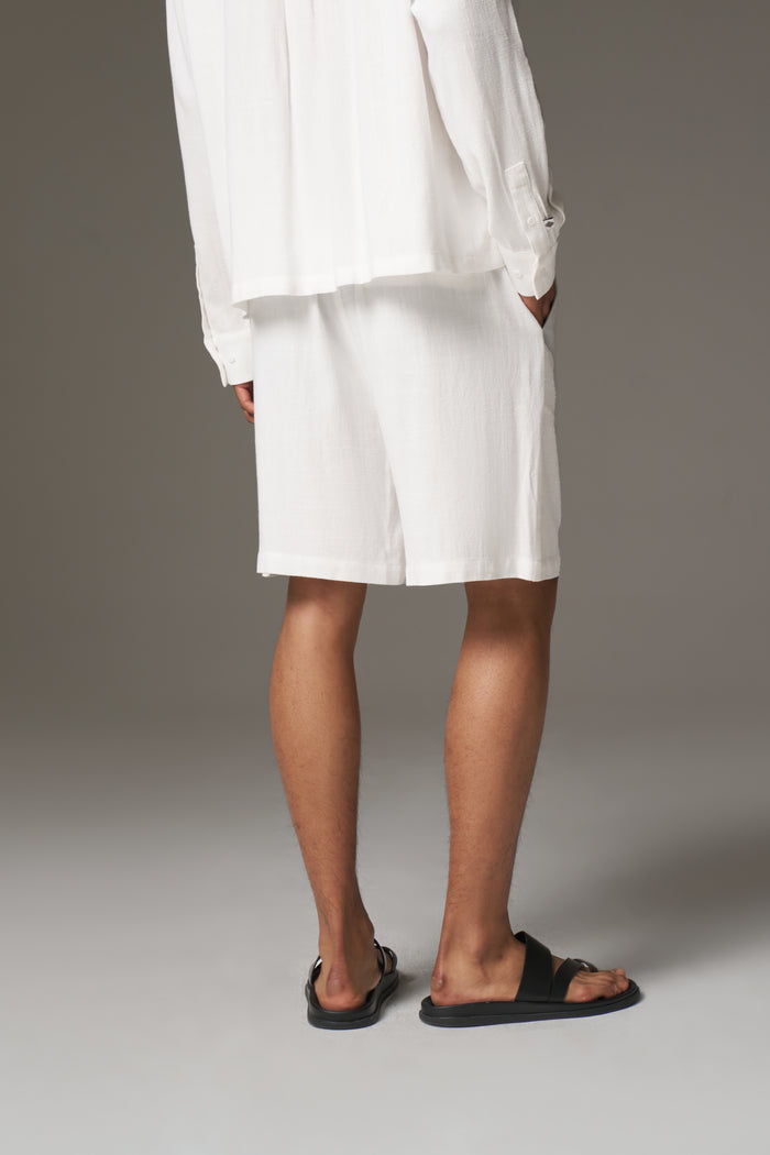 TEXTURED WOVEN SHORTS - WHITE