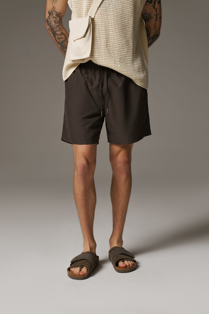 WATER REACTIVE EMBLEM SWIM SHORT - BROWN